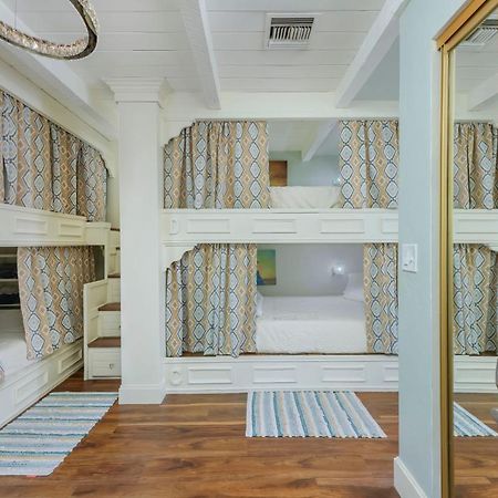 פיניקס Smart Solution - Individual Private Bed-Pods In Gorgeous Shared Space - Women Only Dorm In Room 5 - Coed House - Full-Sized Mattresses In Individual Pods - With Built-In Private Storage - Gorgeous Shared Room - Affordable Luxury - Sparrow House מראה חיצוני תמונה