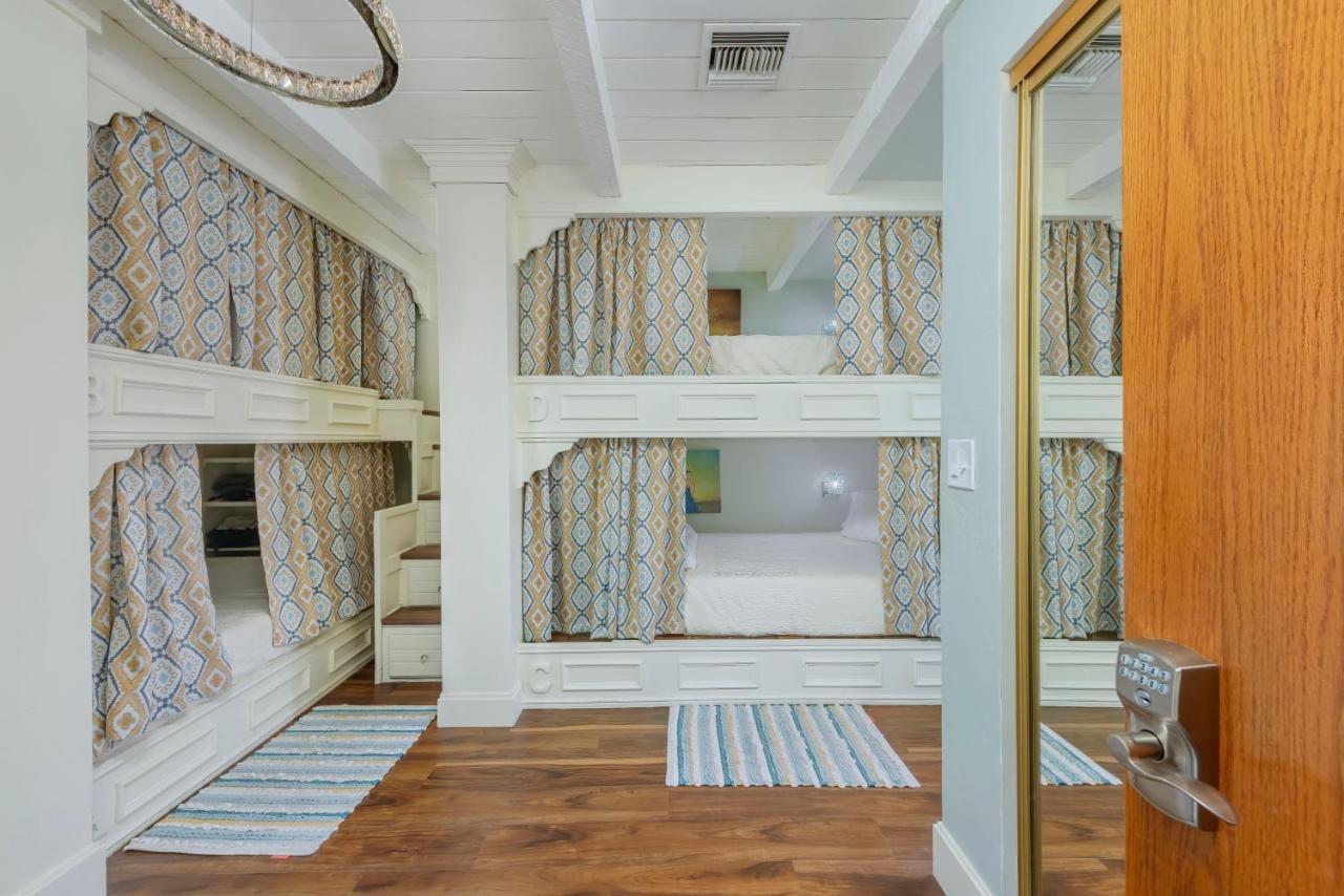 פיניקס Smart Solution - Individual Private Bed-Pods In Gorgeous Shared Space - Women Only Dorm In Room 5 - Coed House - Full-Sized Mattresses In Individual Pods - With Built-In Private Storage - Gorgeous Shared Room - Affordable Luxury - Sparrow House מראה חיצוני תמונה